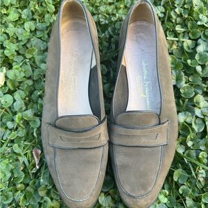 SALVATORE FERRAGAMO Green Nubuck Leather Durable Loafers Size 9b